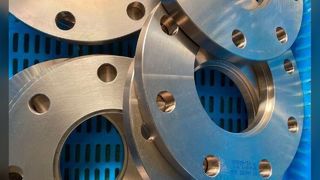 Flange in rame-nichel: protezione affidabile dalla corrosione dell'acqua di mare per sistemi di tubazioni marine.